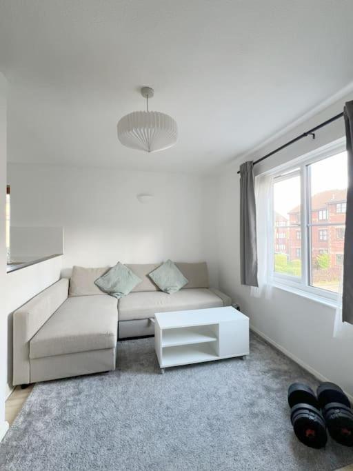 Colliers Wood 1 Bed South London Short Stay Митчам Экстерьер фото