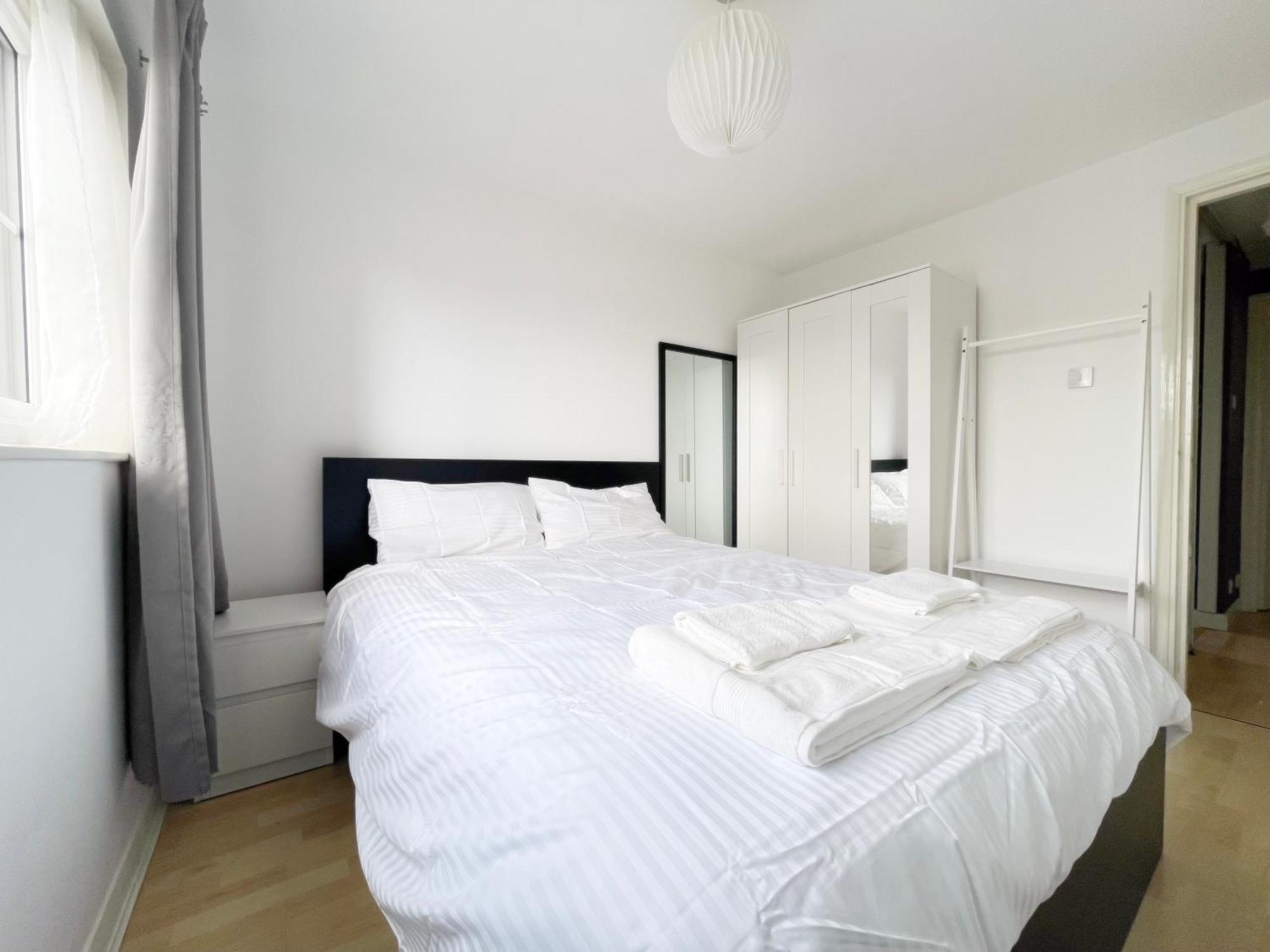 Colliers Wood 1 Bed South London Short Stay Митчам Экстерьер фото